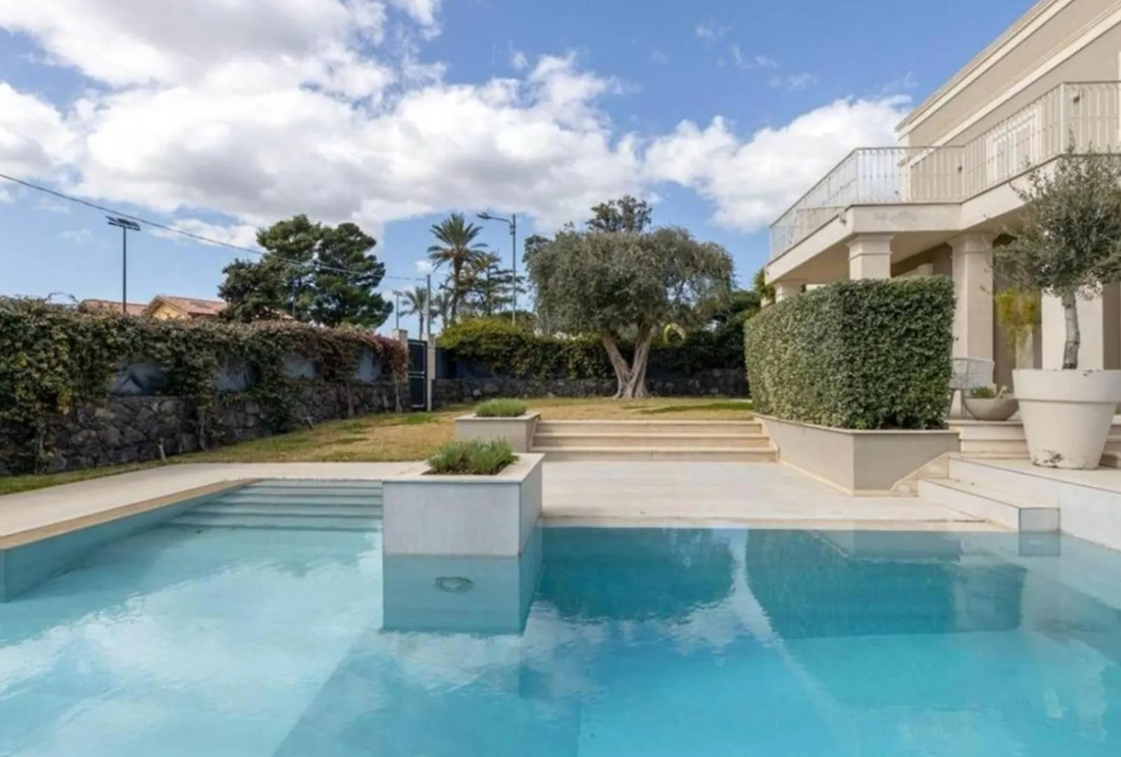 Mediterranean - Style Villa In Olbia - 5 Bedrooms, Pool, Garden 0*,  이탈리아
